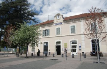                                                                                                                                                                                Station van Embrun
