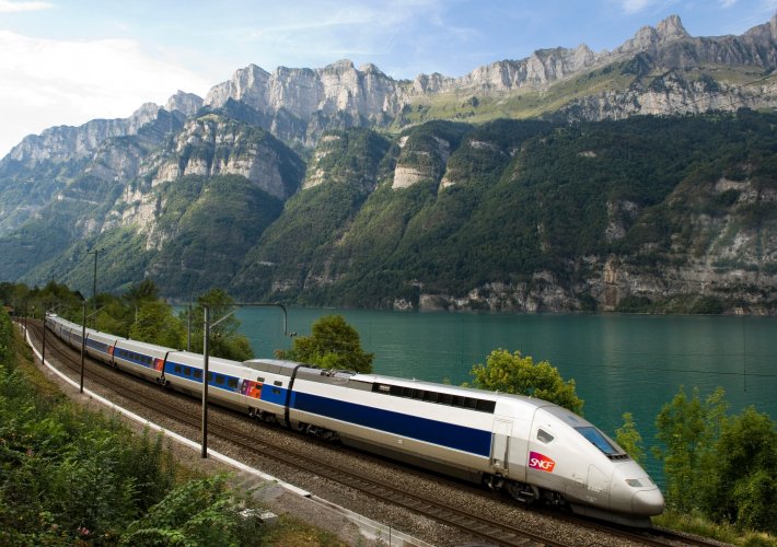 Embrun ligt op de lijn Parijs - Lyon - Briançon